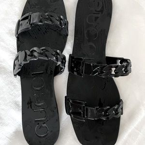 Gucci Rubber-Chain Link Accents Slides